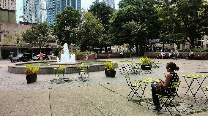Fountain and seating area on Front Street in Toronto