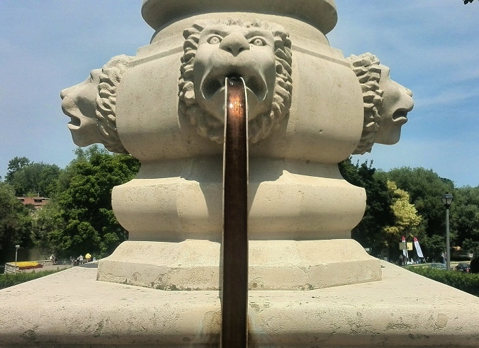 Queen Jubilee fountain lion head