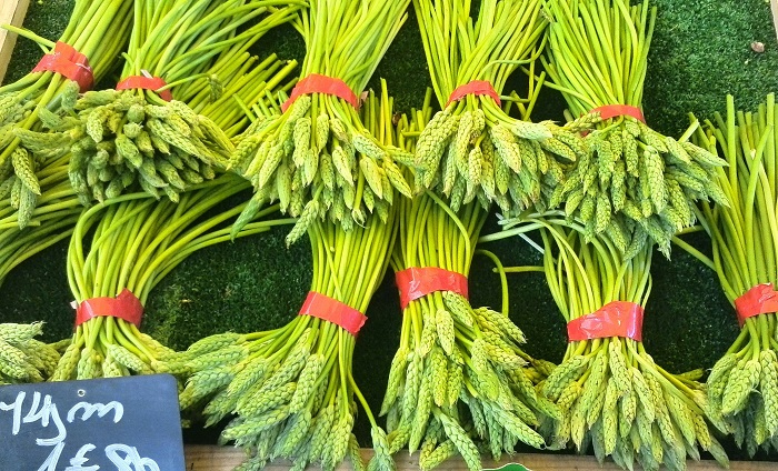 Wild asparagus at the Bastille market in Paris