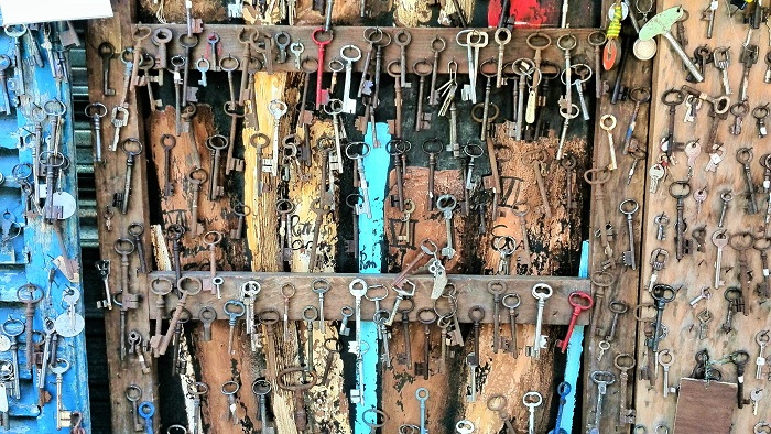 Display of old keys at the Marche aux Puces St Ouen | Clignancourt in Paris