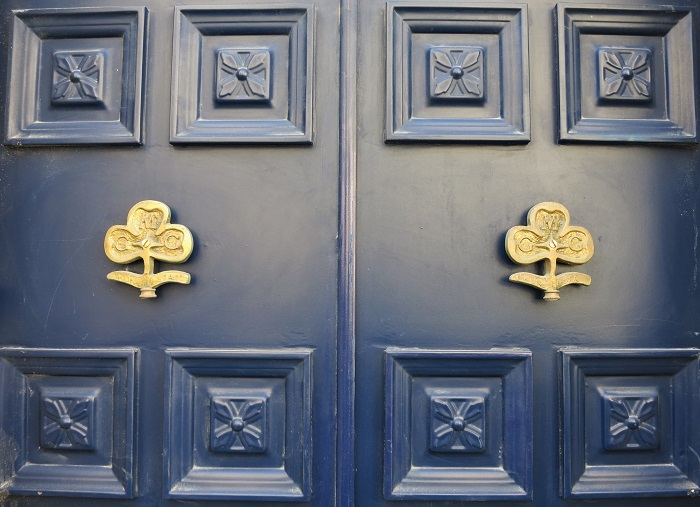 Girl Scout clover knocker on navy door, Valletta, Malta